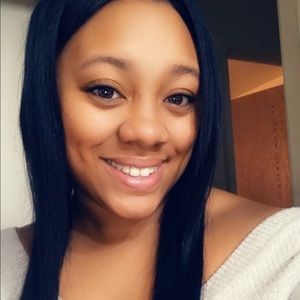 Meet your Posher, Dee dee